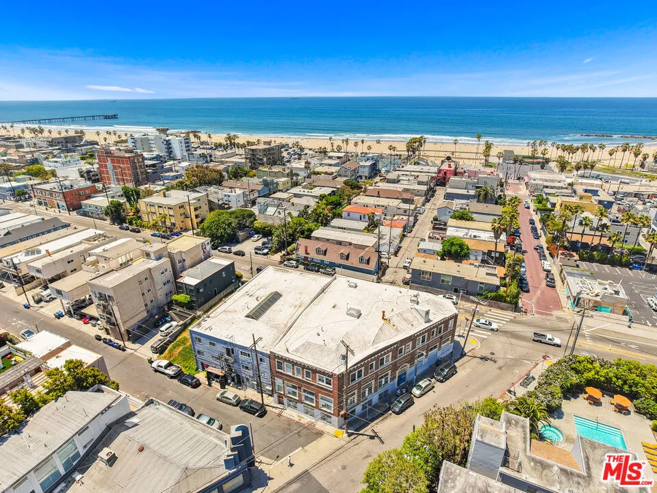 1802 Pacific Avenue, Venice, California 90291 home-pic-13